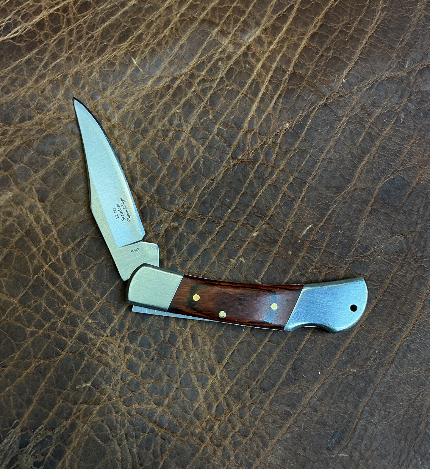 Single Blade Folding Knife w/Wood Handle
