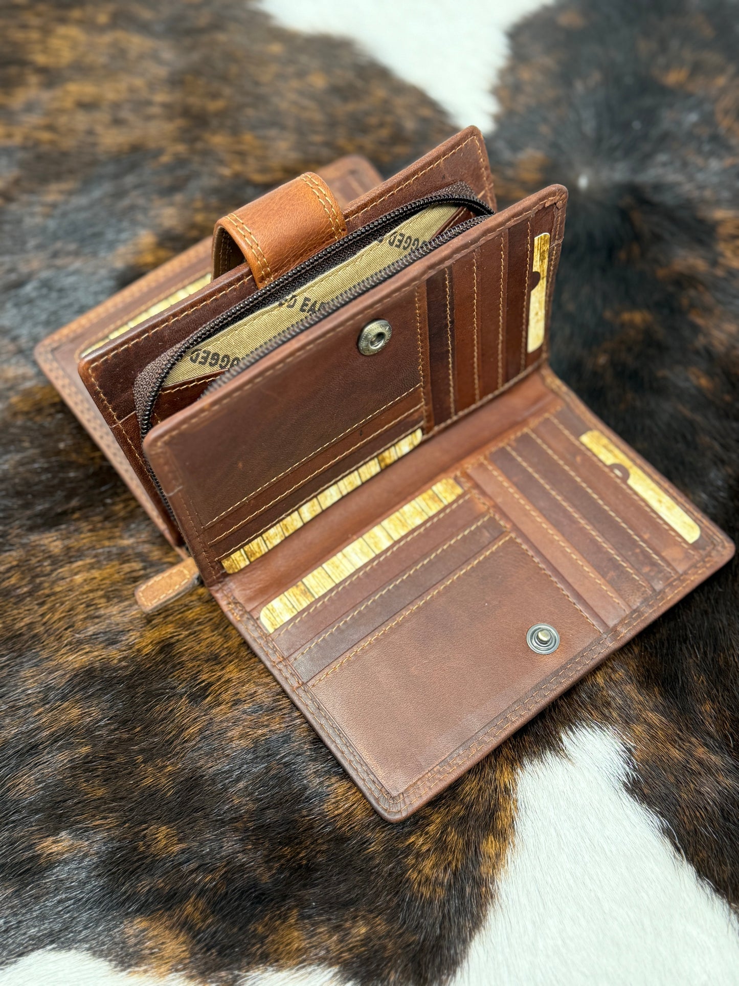Rugged Earth 3 Compartment Leather Wallet