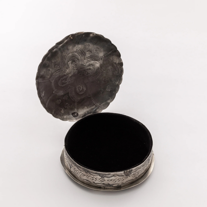 Medium Round Box w/Turquoise