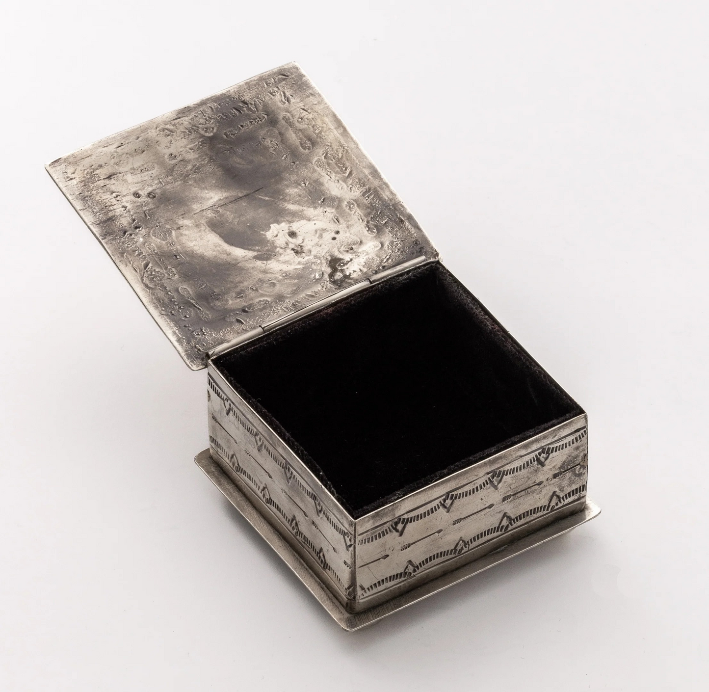 J. Alex Small Box w/Coral Heart