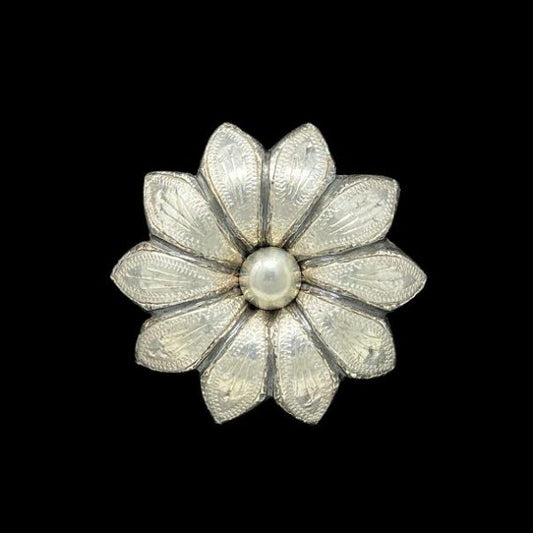 B/B Daisy Concho- Wood Screw